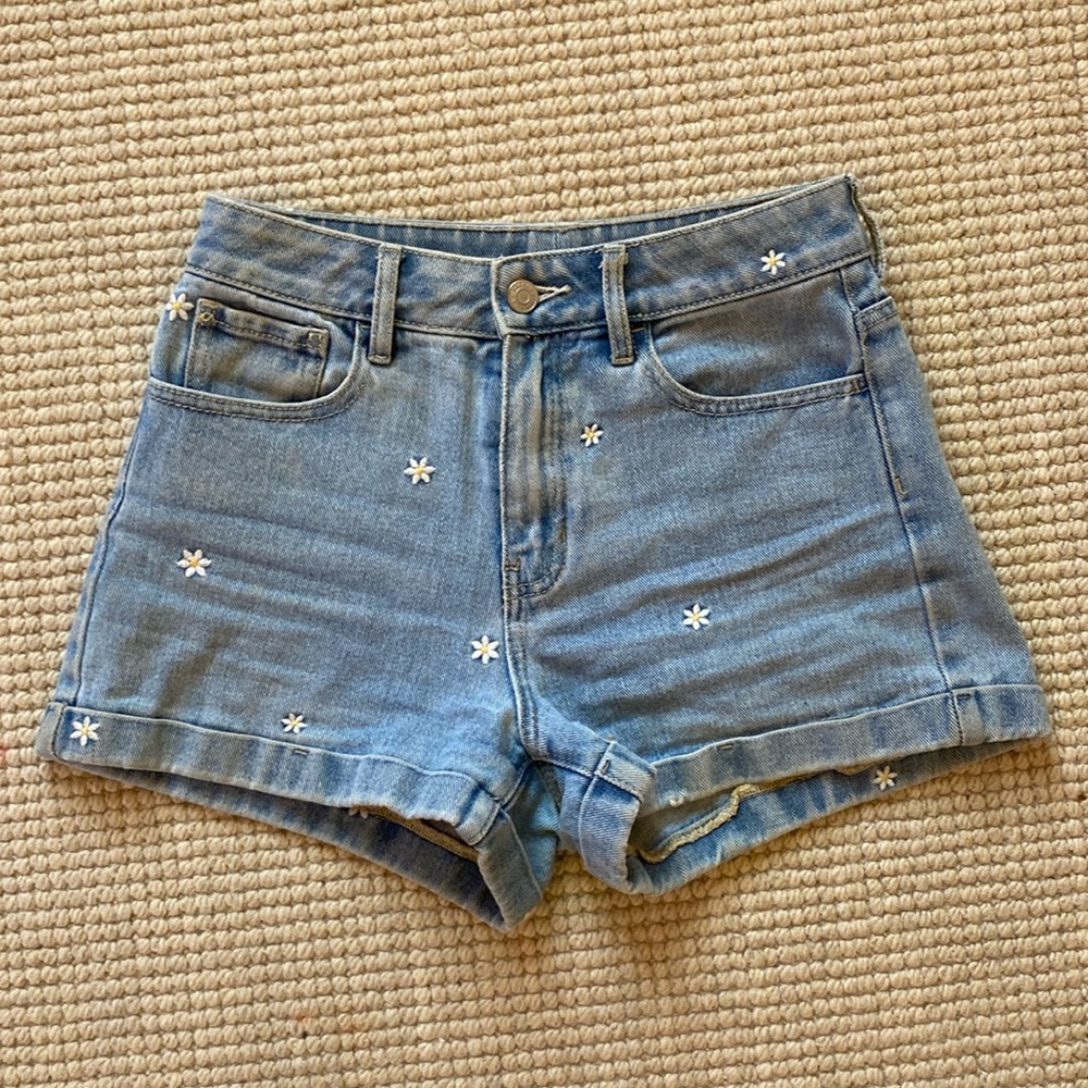 pacsun size 25 medium wash daisy shorts